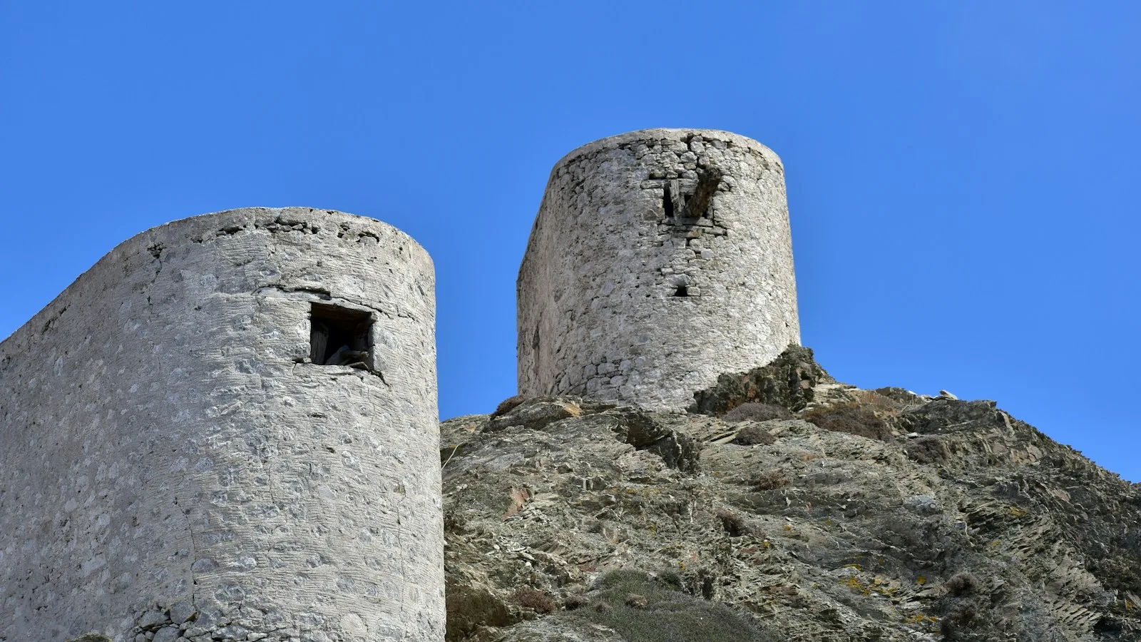 Remparts médiévaux de la vieille ville de Rhodes